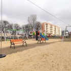 Nowe urządzenia na placu zabaw (3)