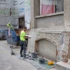 Trwają prace przy remoncie elewacji (1)