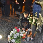 Złożyli kwiaty w obronie Jana Pawła II (1)
