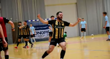Pożegnania, widmo porażki i festiwal bramek na koniec. Futsal Kościan - Futsal Gostyń 4:2 (0:2)