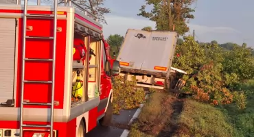 Śmiertelny wypadek w gminie Krzywiń. Nie żyje kierowca ciężarówki