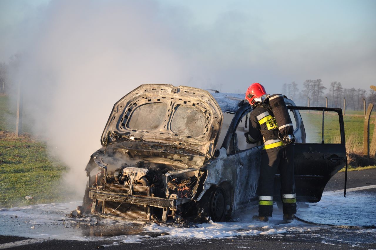 Samochód zapalił się podczas jazdy [ZDJĘCIA] eKościan.eu