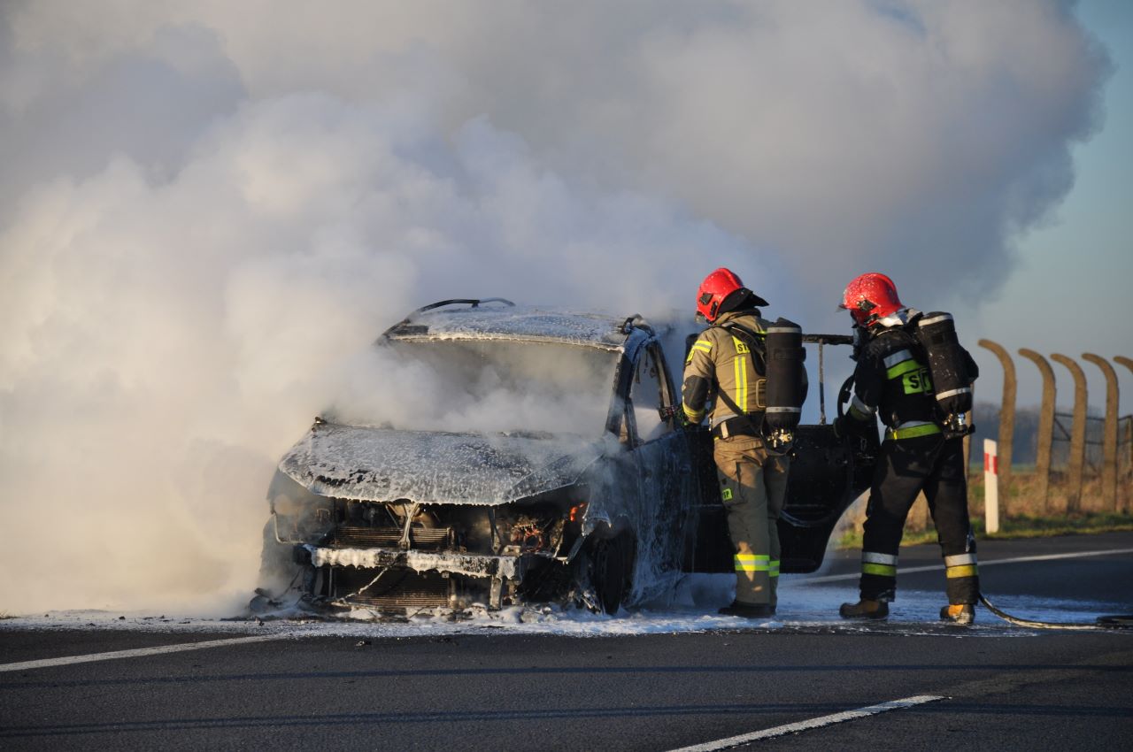 Samochód zapalił się podczas jazdy [ZDJĘCIA] eKościan.eu