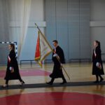 Nowy sztandar i pożegnanie absolwentów Ratajczaka 2023 (11)
