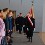 Nowy sztandar i pożegnanie absolwentów Ratajczaka 2023 (2)